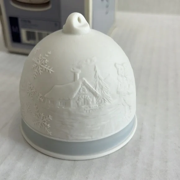 Lladro porcelain bell. Winter Bell. 1994.
Approximately 3” x 3” - Picture 2 of 5